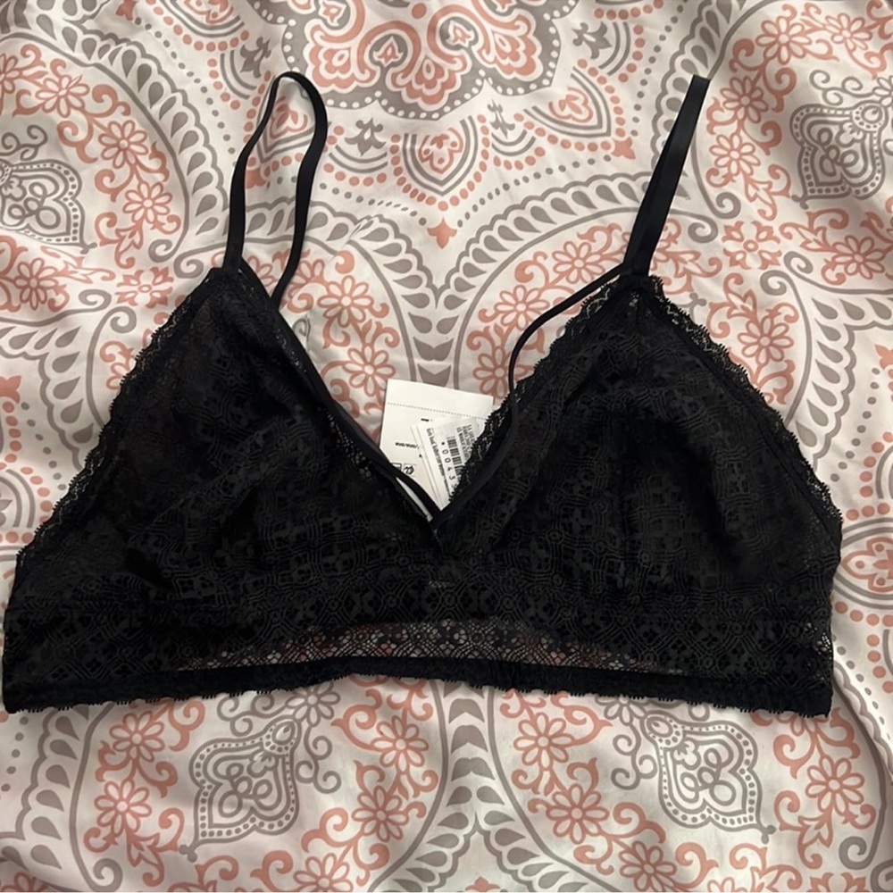 NWT FOREVER 21 LACE BRALETTE